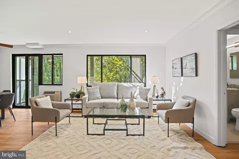 2325 42nd St NW #206, Washington, DC 20007