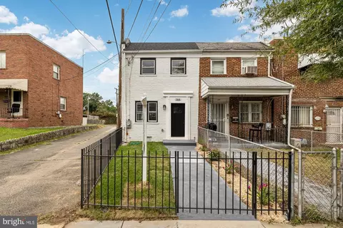 166 35th St NE, Washington, DC 20019