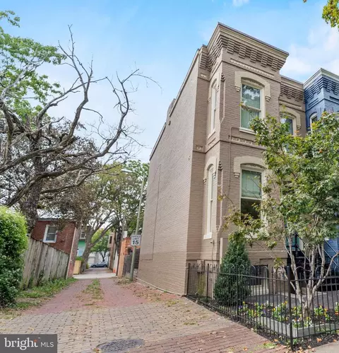 134 11th St NE, Washington, DC 20002