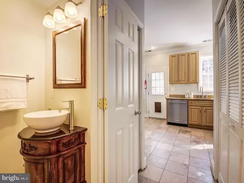 1341 Emerald St NE, Washington, DC 20002 photo 11