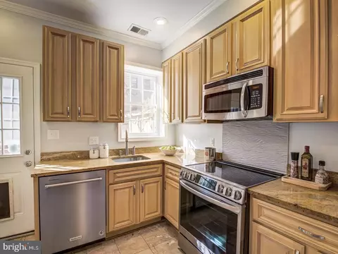 1341 Emerald St NE, Washington, DC 20002 photo 14
