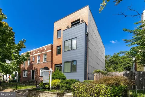 1620 A St SE #2, Washington, DC 20003
