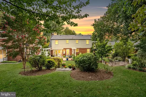 1417 Leegate Rd NW, Washington, DC 20012