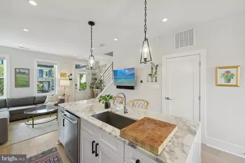 162 U St NE, Washington, DC 20002 photo 9