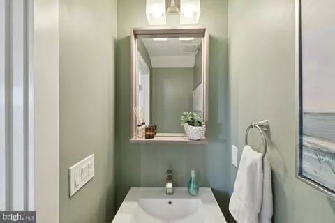 162 U St NE, Washington, DC 20002 photo 15