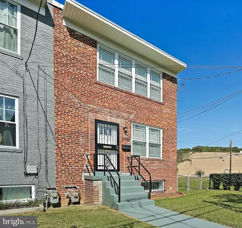 3956 Clay Pl NE, Washington, DC 20019