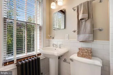 15 6th St NE, Washington, DC 20002 photo 24