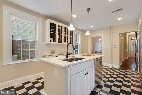 15 6th St NE, Washington, DC 20002 photo 16