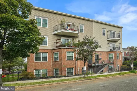1704 E Street St NE #4, Washington, DC 20002 photo 2