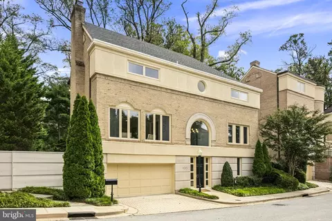 4515 Foxhall Cres NW, Washington, DC 20007