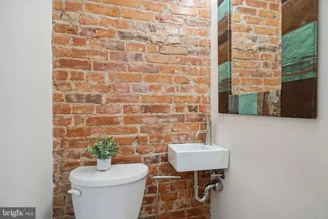 921 E Street St SE, Washington, DC 20003 photo 21
