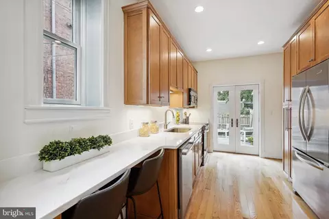 921 E Street St SE, Washington, DC 20003 photo 8