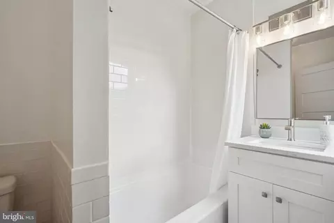 921 E Street St SE, Washington, DC 20003 photo 17