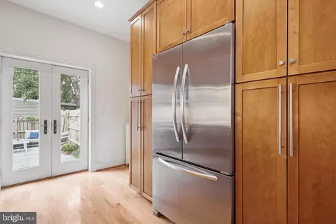 921 E Street St SE, Washington, DC 20003 photo 9