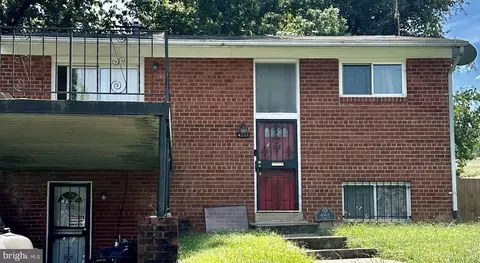 4561 C St SE, Washington, DC 20019