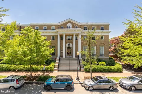 3052 R St NW #306, Washington, DC 20007