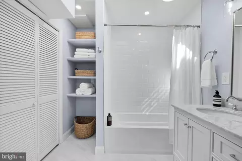 235 14th St SE, Washington, DC 20003 photo 28