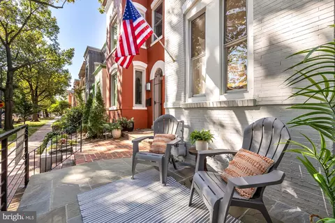 235 14th St SE, Washington, DC 20003 photo 2