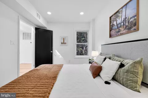 235 14th St SE, Washington, DC 20003 photo 26