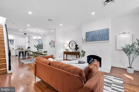 235 14th St SE, Washington, DC 20003 photo 4