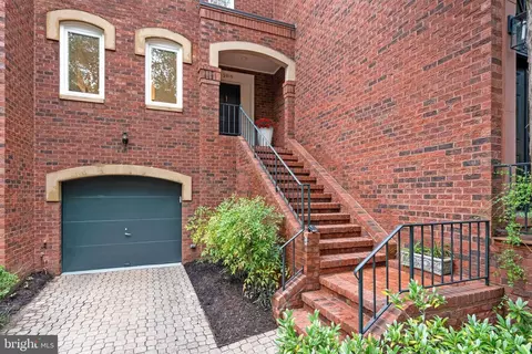 3916 Georgetown Ct NW, Washington, DC 20007 photo 4