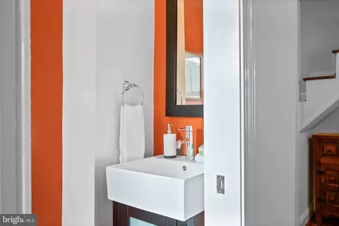 1243 K St SE, Washington, DC 20003 photo 13