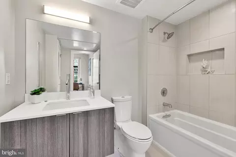 911 2nd St NE #403, Washington, DC 20002 photo 29