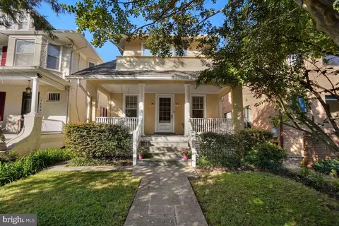 5604 39th St NW, Washington, DC 20015
