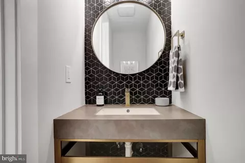 804 9th St NE, Washington, DC 20002 photo 17