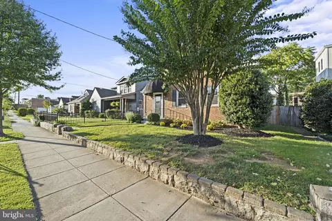 2216 S Street St NE, Washington, DC 20002 photo 35
