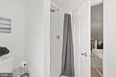 2216 S Street St NE, Washington, DC 20002 photo 31