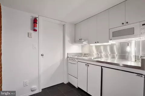 13 9th St SE, Washington, DC 20003 photo 46