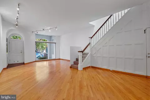 13 9th St SE, Washington, DC 20003 photo 17