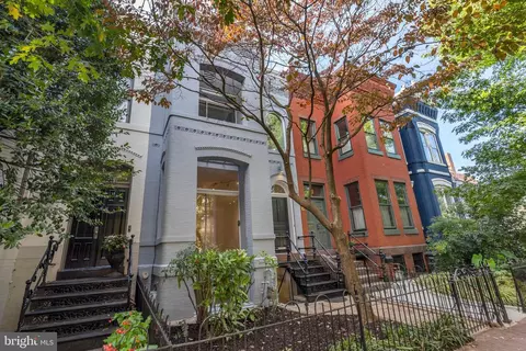 13 9th St SE, Washington, DC 20003 photo 2