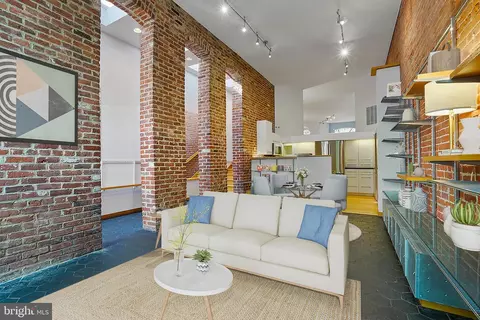 13 9th St SE, Washington, DC 20003 photo 6