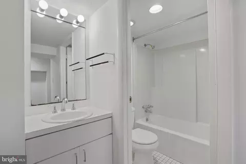 13 9th St SE, Washington, DC 20003 photo 54