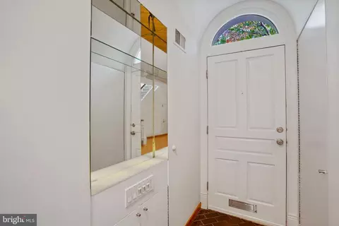 13 9th St SE, Washington, DC 20003 photo 14