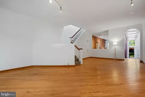 13 9th St SE, Washington, DC 20003 photo 11