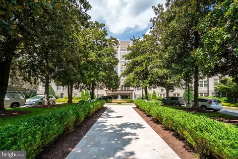 2737 Devonshire Pl NW #428, Washington, DC 20008