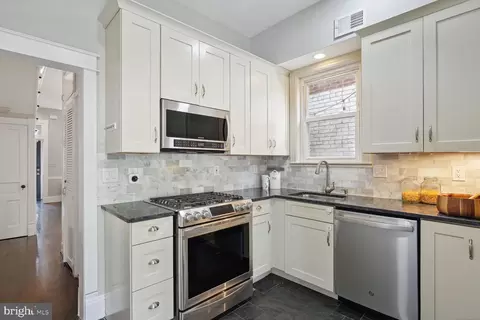 547 4th St SE, Washington, DC 20003 photo 7