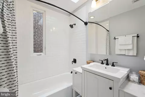 547 4th St SE, Washington, DC 20003 photo 12