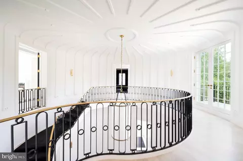 Entry Way - 2400 Foxhall Rd NW, Washington, DC 20007 photo 3 of 9