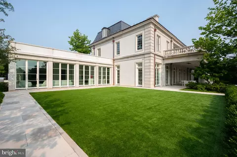 Exterior - 2400 Foxhall Rd NW, Washington, DC 20007 photo 6 of 10