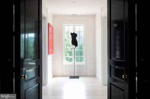 Entry Way - 2400 Foxhall Rd NW, Washington, DC 20007 photo 7 of 9