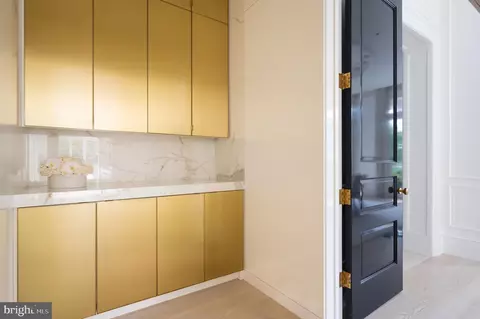 Entry Way - 2400 Foxhall Rd NW, Washington, DC 20007 photo 5 of 9