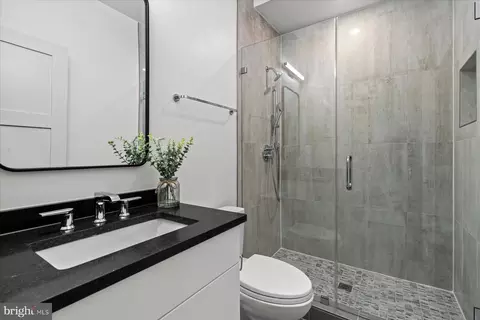 256 15th St SE #7, Washington, DC 20003 photo 30