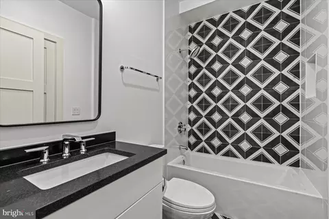 256 15th St SE #7, Washington, DC 20003 photo 32