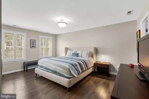 2317 37th St NW, Washington, DC 20007 photo 12