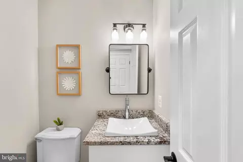 2317 37th St NW, Washington, DC 20007 photo 11