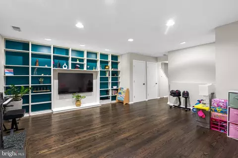 2317 37th St NW, Washington, DC 20007 photo 22